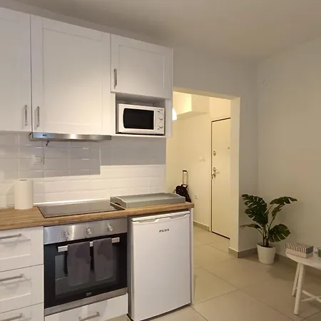 Apartment Nitro Center Self-care - Solunikus - Self Tidying - Washing - Pay Less Longer Thessaloniki